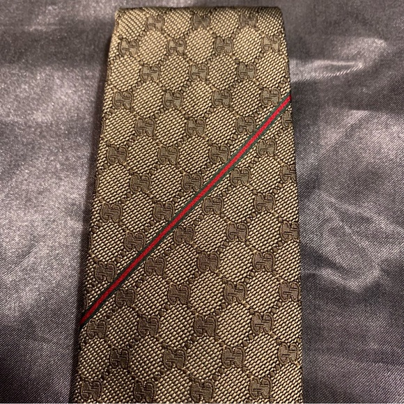 Gold Gucci Tie - Picture 2 of 5